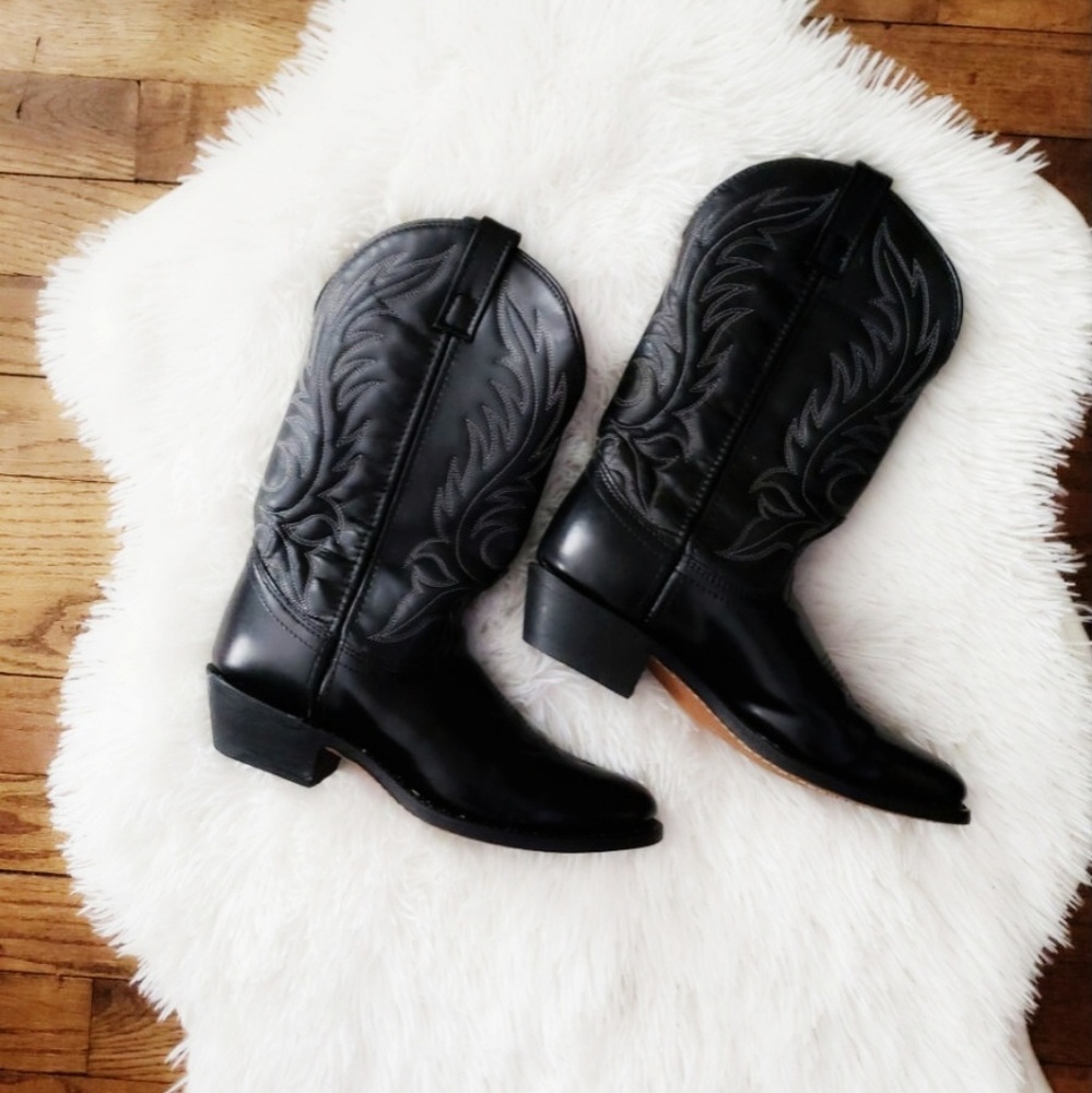 Price drop!! Laredo boots